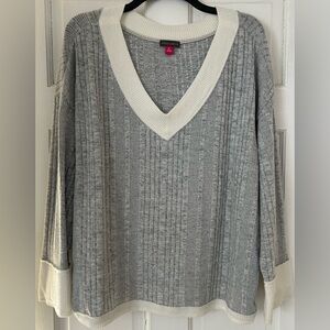 Vince Camuto V-neck Light Grey w/ Ivory Trim Ribbed Sweater Size XL